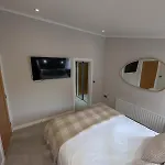 木屋 Luxury Hot Tub 3 Bedroom - Windermere *