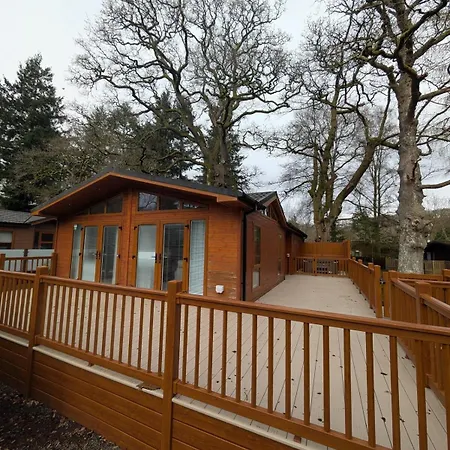 Luxury Hot Tub 3 Bedroom - Windermere Chalet