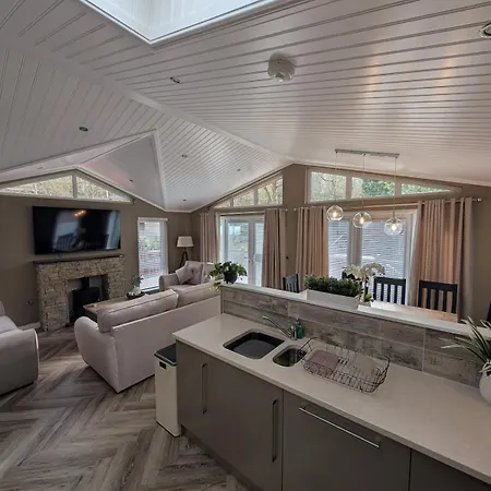 Luxury Hot Tub 3 Bedroom - Windermere *