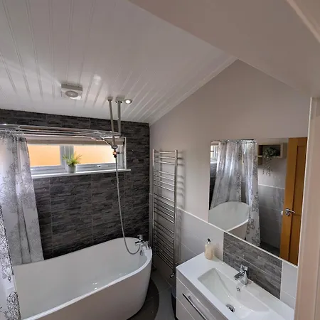 Luxury Hot Tub 3 Bedroom - Windermere Chalet *