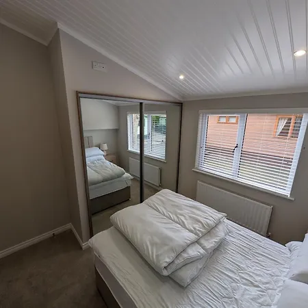 Chalet Luxury Hot Tub 3 Bedroom - Windermere *