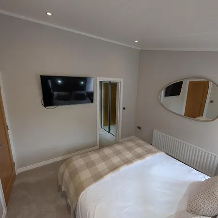 Chalet Luxury Hot Tub 3 Bedroom - Windermere *