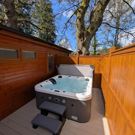 Luxury Hot Tub 3 Bedroom - Windermere
