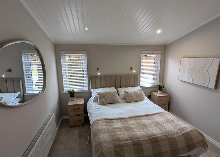 Luxury Hot Tub 3 Bedroom - Windermere Chalet