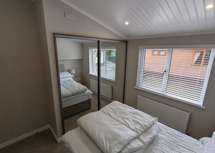 Chalet Luxury Hot Tub 3 Bedroom - Windermere *