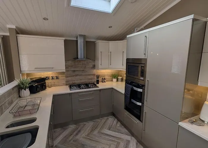 Luxury Hot Tub 3 Bedroom - Windermere Chalet *