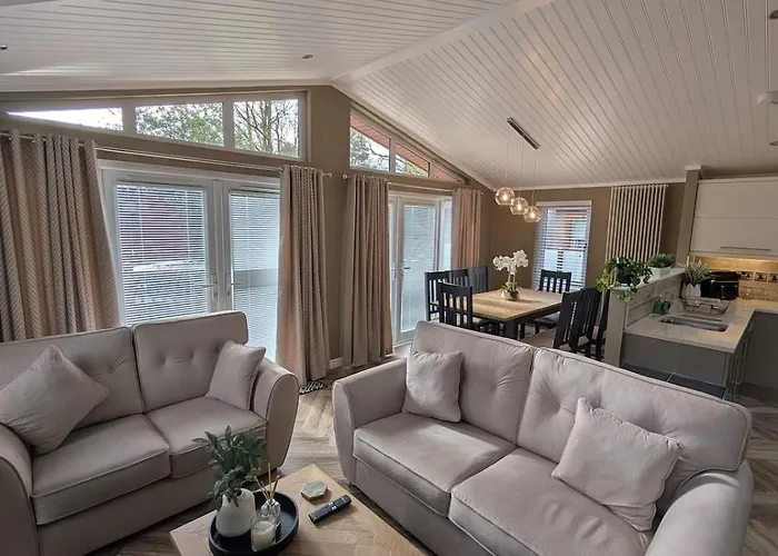 Luxury Hot Tub 3 Bedroom - Windermere Chalet *