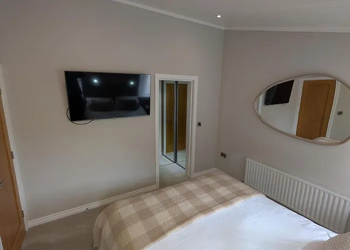 Chalet Luxury Hot Tub 3 Bedroom - Windermere *